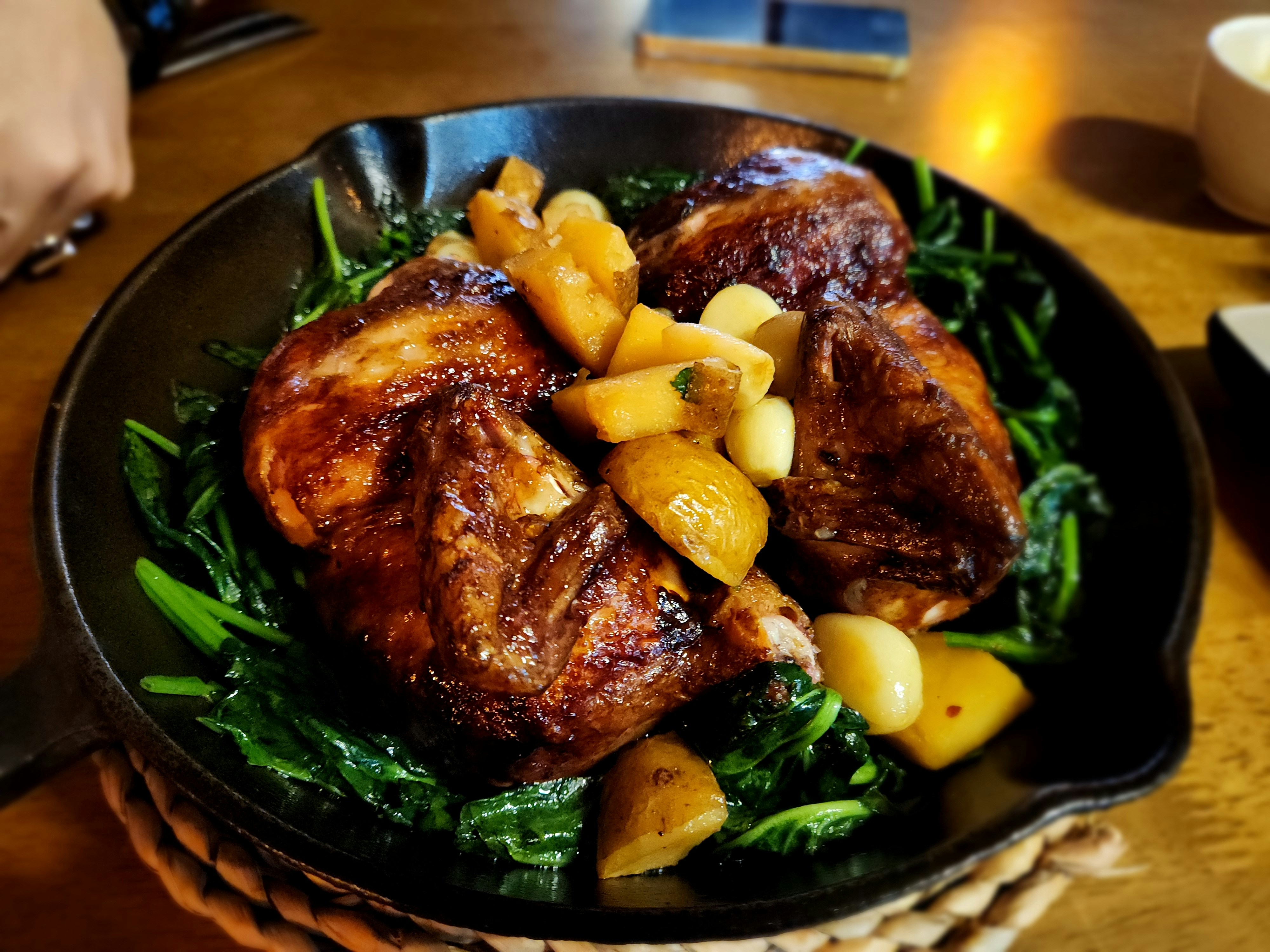 Canard roti accompagné de ses pommes de terre